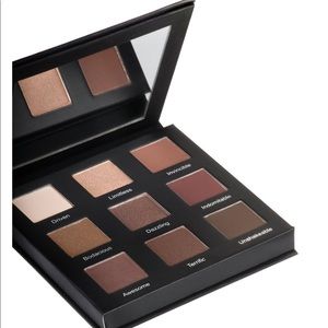 Realher Playbook Shadow Palette